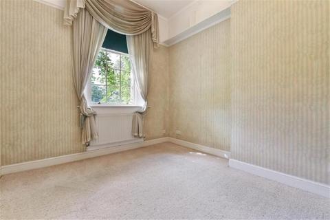 2 bedroom flat to rent, Forbes Place, King George Gardens, Chichester, PO19
