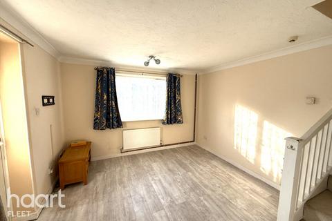 1 bedroom semi-detached house to rent, Barn Meadow Close, Fleet
