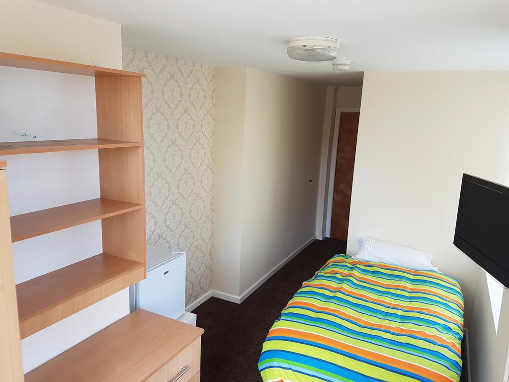 Bradford - 1 bedroom in a flat share to rent