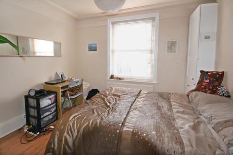 3 bedroom apartment to rent, Gondar Gardens, West Hampstead NW6