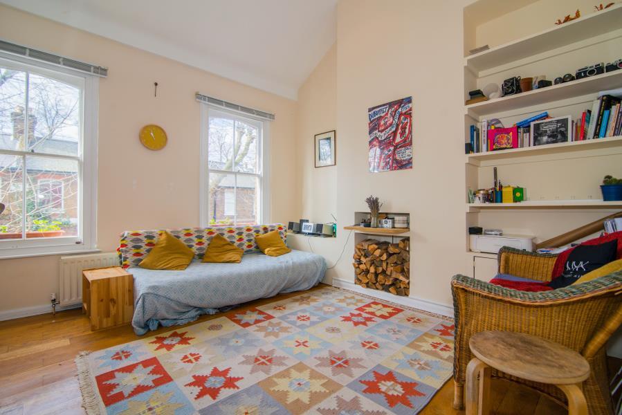 Paxton Road, Chiswick W4 2 bed flat £1,499 pcm (£346 pw)