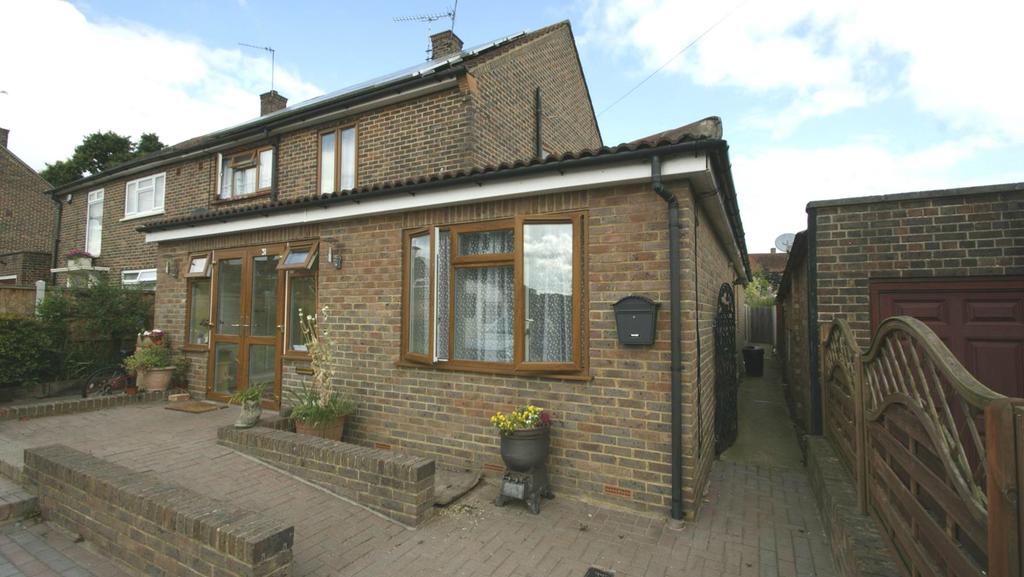 Wrexham Road, Romford, RM3 1 bed apartment £750 pcm (£173 pw)