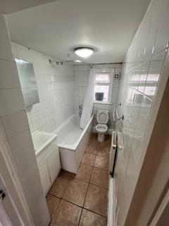 1 bedroom flat to rent, b Gillespie Road, London