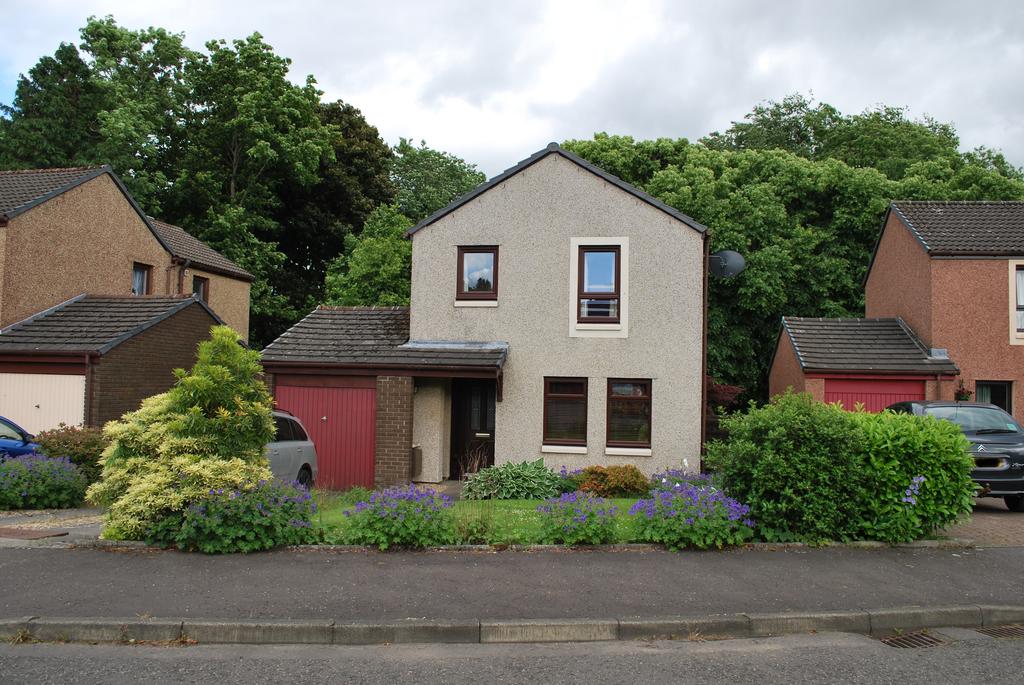 4 Arns Grove, Alloa FK10 2EE 3 bed detached house £164,995