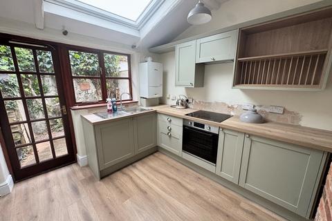 3 bedroom cottage to rent, Topsham - Quaint newly decorated character cottage with 3 bedrooms, enclosed courtyard garden.