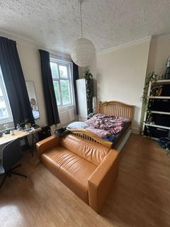 4 bedroom flat to rent, a Caledonian Road, London