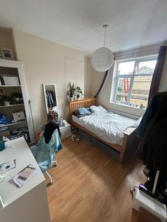 4 bedroom flat to rent, a Caledonian Road, London