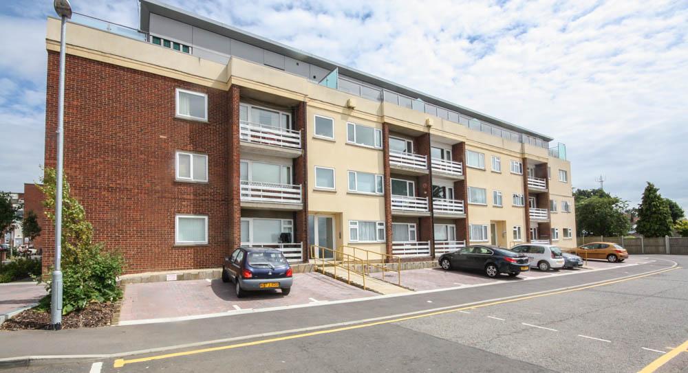 Walman House, St Ediths Court, Billericay CM12 2 bed ground floor flat £250,000