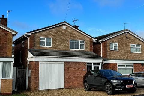 3 bedroom detached house to rent, 3 BEDROOM DETACHED HOUSE WITH A GARAGE AND GARDEN, AVAILABLE 6 FEB