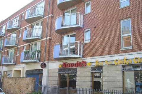 2 bedroom flat to rent, The Oaks Square, Epsom