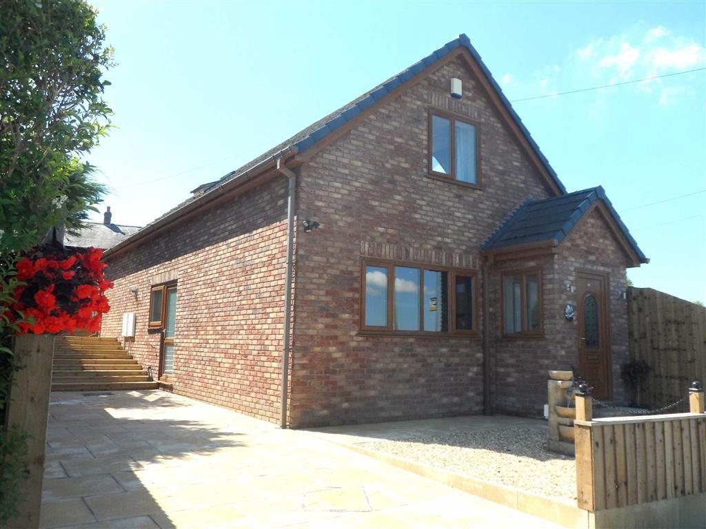 Shore Road, Hesketh Bank, PR4 4 bed detached house £229,950