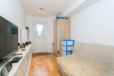 Studio to rent, Beehive Place, Brixton SW9