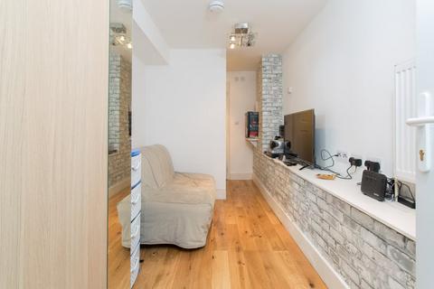 Studio to rent, Beehive Place, Brixton SW9