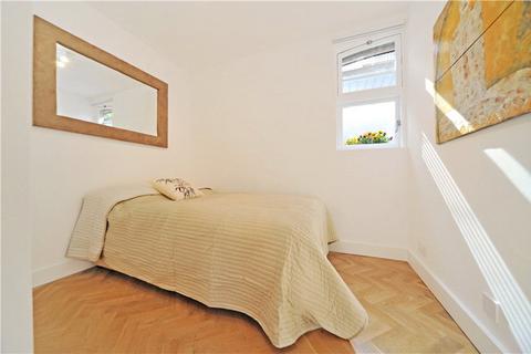 1 bedroom flat to rent, Red Lion Square, London