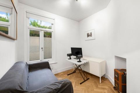 1 bedroom flat to rent, Red Lion Square, London