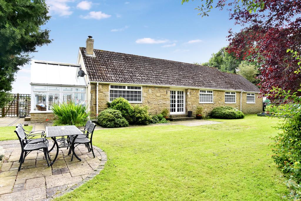 Church Avenue, Dacre Banks 4 bed detached bungalow £380,000