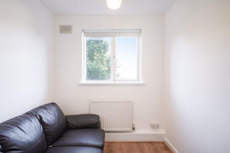 Apartment in London, Mile End - View 3