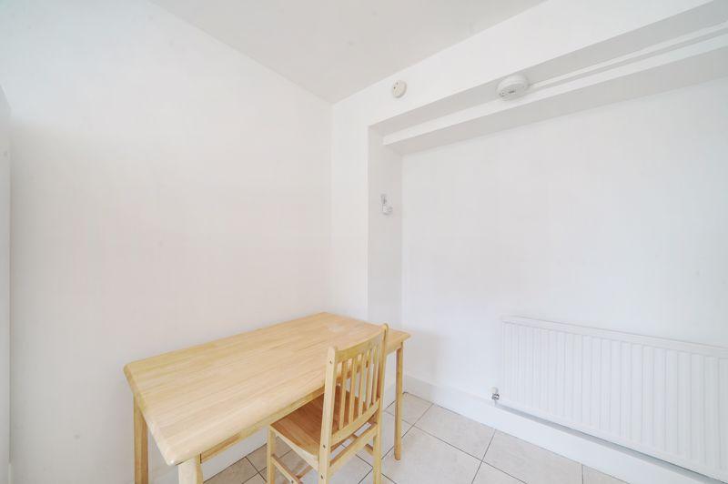 Apartment in London, Mile End - View 5