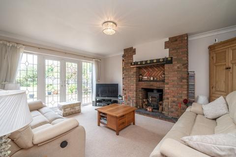 104 Chaul End Road, Caddington, Luton, LU1 4AS