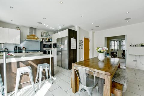 4 bedroom terraced house to rent - The Cloisters, Bridgeman Drive, Windsor, Berkshire, SL4