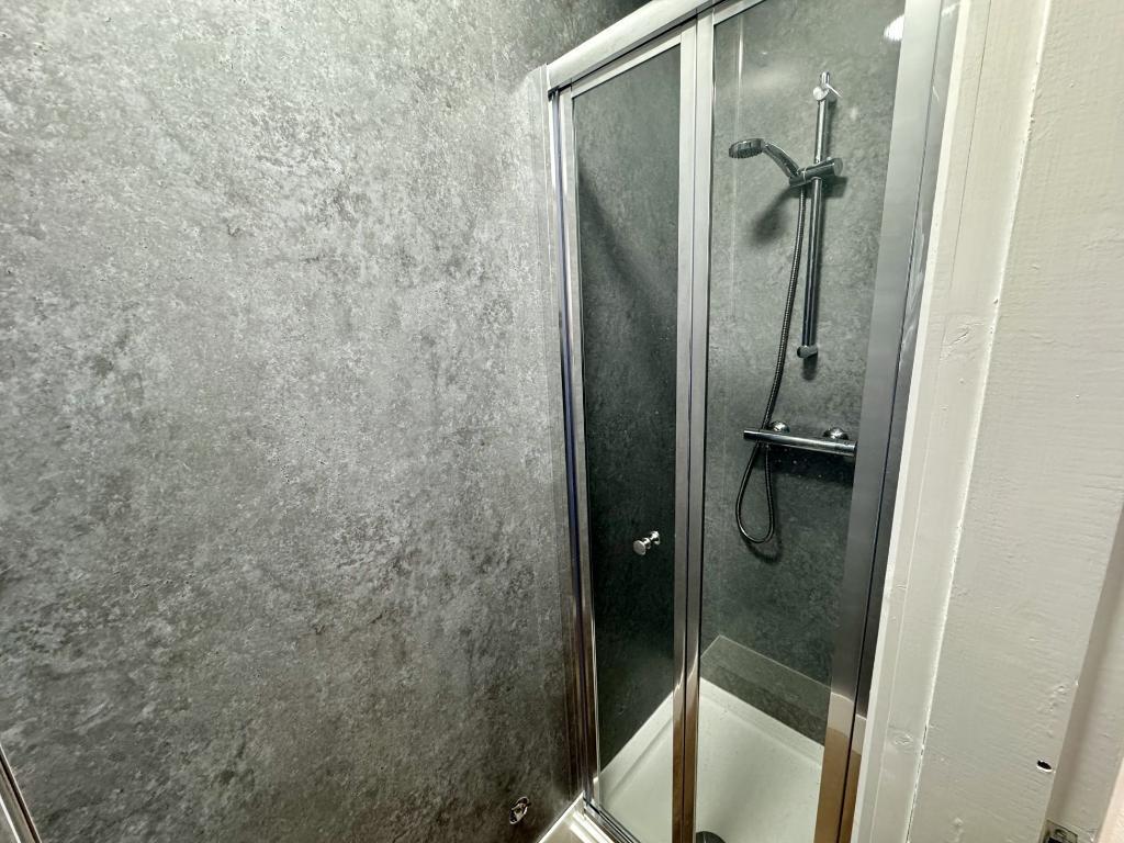Communal Shower Room 3