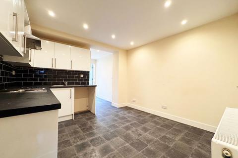 2 bedroom terraced house to rent, 134a Saunders Street