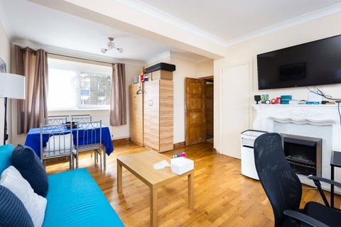 2 bedroom flat for sale, Clarion House, 330 Roman Road, Bow, London, E3
