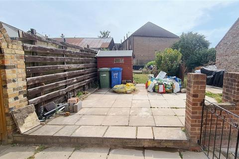 2 bedroom terraced house to rent, 52 Chapmangate, Pocklington