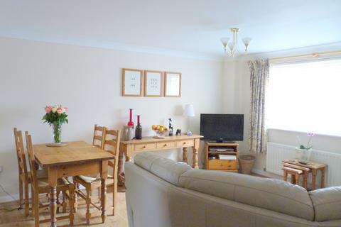 2 bedroom flat to rent, Edenbridge, Kent, TN8