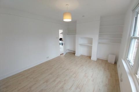 Studio to rent, Edenbridge, Kent, TN8