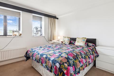 3 bedroom flat for sale, Pembroke Road, Kensington, London