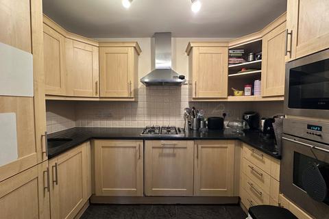 3 bedroom apartment to rent, Royal Drive, London N11