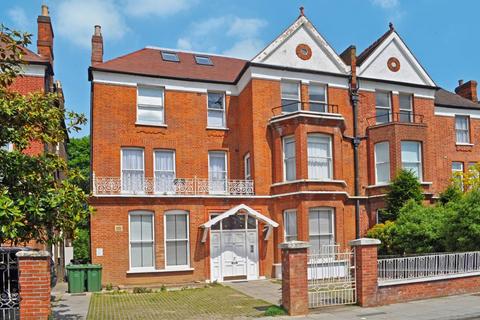 3 bedroom flat to rent, Canfield Gardens, South Hampstead NW6