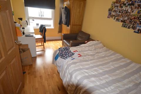 3 bedroom flat to rent, Caledonian Road, London