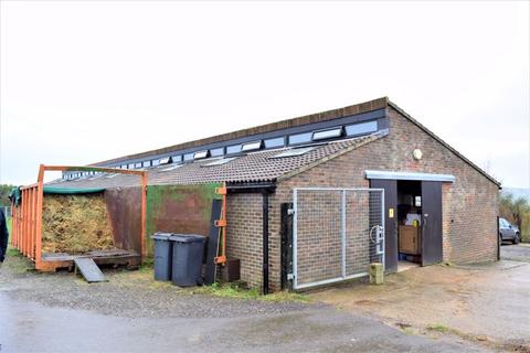 Equestrian property to rent - Lewes Old Racecourse, Lewes, East Sussex