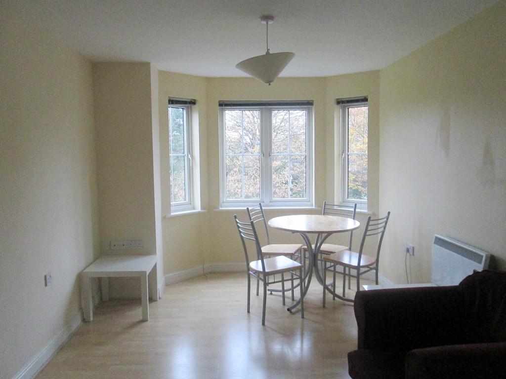 Chelsfield Grove, Chorlton 2 bed flat £795 pcm (£183 pw)