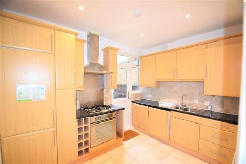 2 bedroom apartment to rent, Thornton Avenue, Chiswick