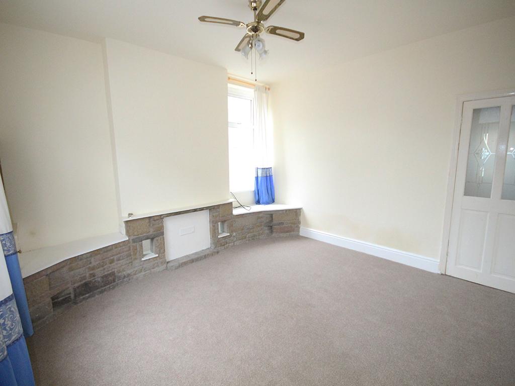 1 Cowgill Street Earby BB18 2 bed end of terrace house £395 pcm (£