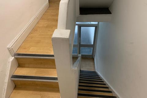 Studio to rent, 29-31 Queens Road, Barnsley