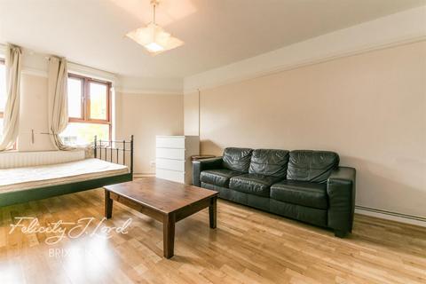 3 bedroom flat to rent, New Park Road, Brixton Hill