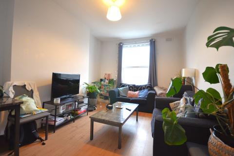 4 bedroom flat to rent, Churchfield Road, Acton Central W3 6AX