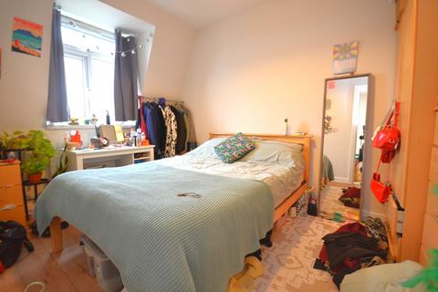 4 bedroom flat to rent, Churchfield Road, Acton Central W3 6AX