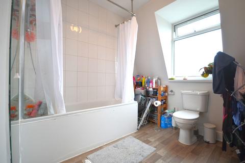 4 bedroom flat to rent, Churchfield Road, Acton Central W3 6AX