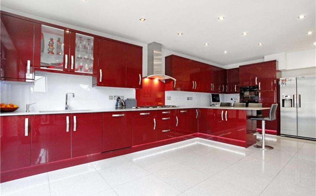 Woodland Way, Winchmore Hill, London, N21 4 bed semidetached house £