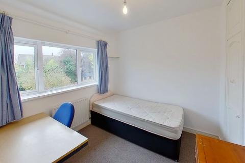 1 bedroom in a house share to rent, Yew Tree Drive - GU1 1PD