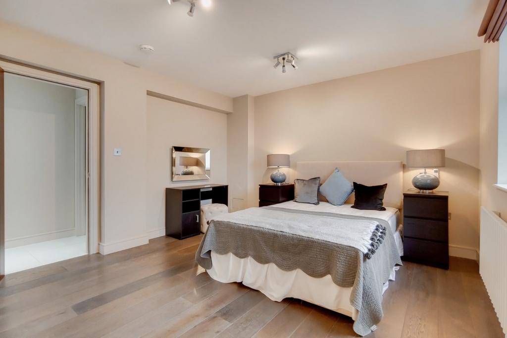 Apartment in London - View 5