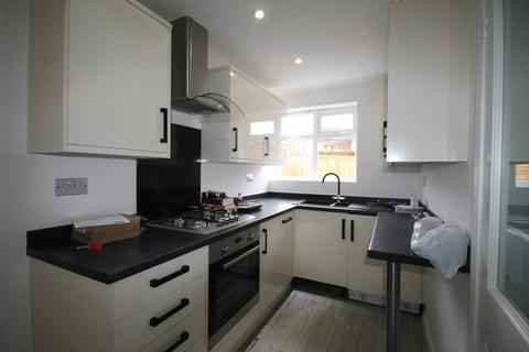 2 bedroom semi-detached house to rent, Saffron Close, Shoreham-by-Sea BN43