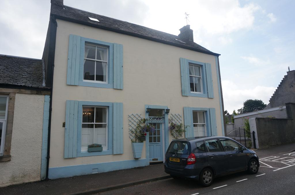 The Wynd, Cumbernauld Vilage G67 3 bed end of terrace house £175,000
