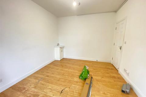 undefined, Uxbridge Road, HANWELL