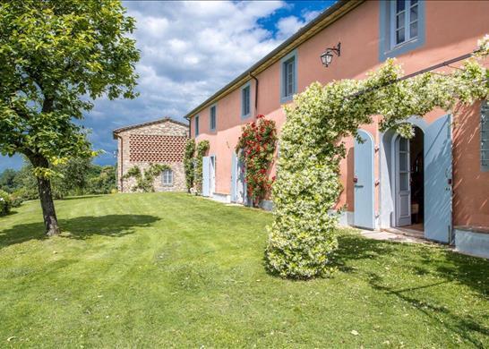 Restored farmhouse with swimming pool and guest co